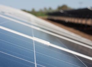 Ötmilliárdos naperőművet avatott az MVM